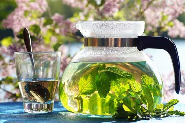 Czajnik i zielona herbata